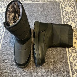 Woman winter boots. Size 42